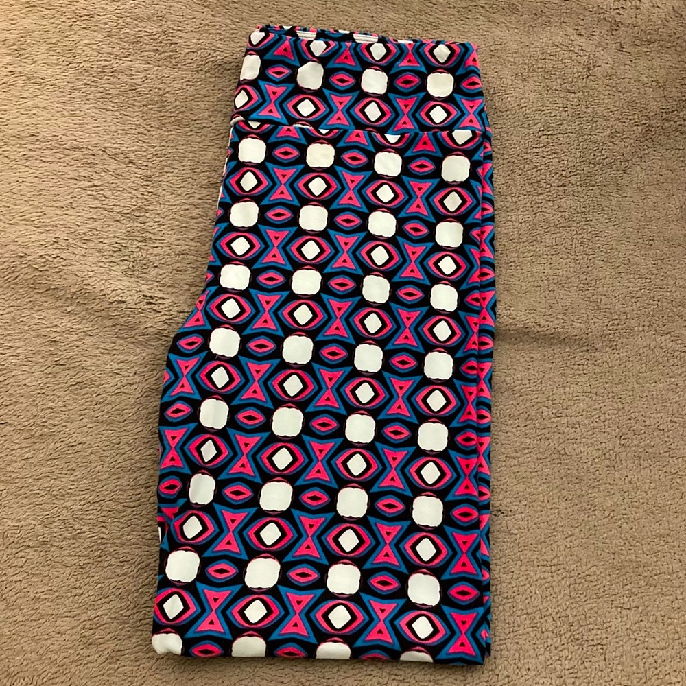 🎁🎁  $    for  $    🎁🎁 NWOT LulaRoe Hourglass Blue and Pink Leggings